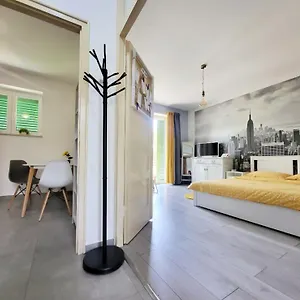  Appartamento Cozy With Balcony 10 Min From The